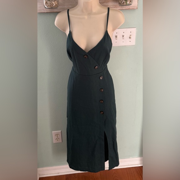 Lush GreenSleeveless Plunge Midi Dress - Picture 1 of 4